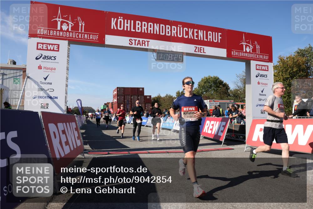 03.10.2025 - Köhlbrandbrückenlauf Lena Gebhardt http://msf.ph/oto/9042854 03.10.2025 13:18:29 Ziel 4154, 4280, 4341, 4560, 4760, 4819, 4826, 4882, 5178, 5192, 5379, 5440, 5722, 5816, 6084, 6700 meine-sportfotos.de