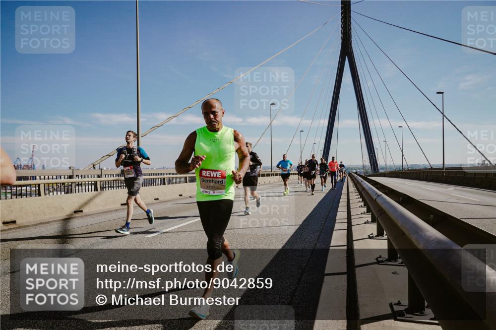 03.10.2025 - Köhlbrandbrückenlauf Michael Burmester http://msf.ph/oto/9042859 03.10.2025 12:24:15 Position 1 4127 meine-sportfotos.de