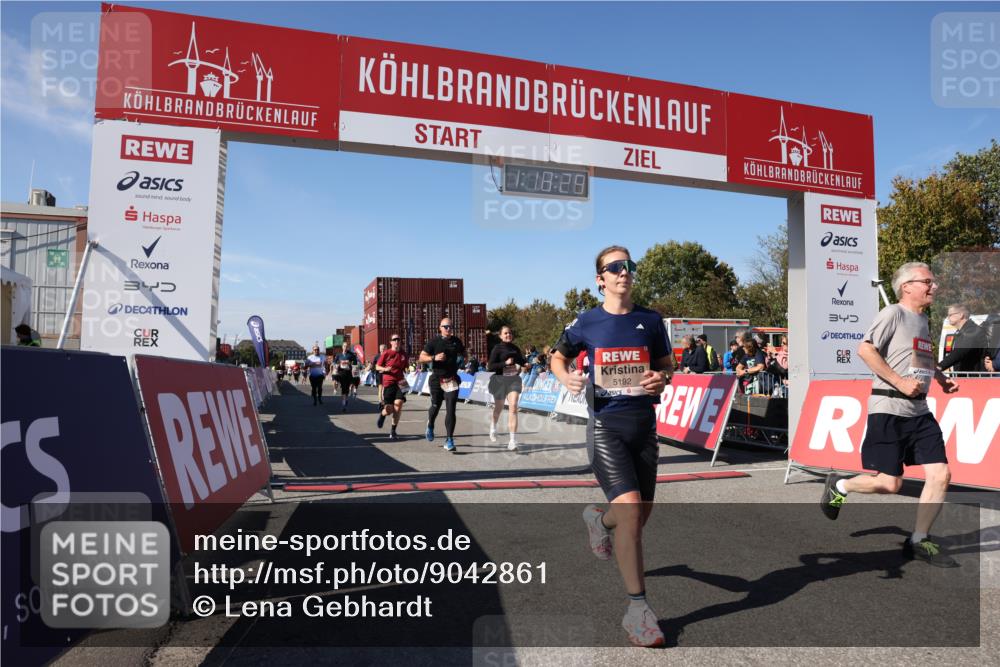 03.10.2025 - Köhlbrandbrückenlauf Lena Gebhardt http://msf.ph/oto/9042861 03.10.2025 13:18:30 Ziel 4154, 4280, 4341, 4560, 4760, 4819, 4826, 4882, 5178, 5192, 5379, 5440, 5722, 5816, 6084, 6700, 6758 meine-sportfotos.de