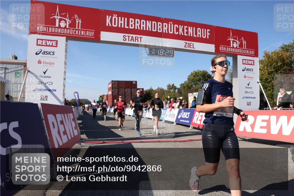03.10.2025 - Köhlbrandbrückenlauf Lena Gebhardt http://msf.ph/oto/9042866 03.10.2025 13:18:30 Ziel 4154, 4280, 4341, 4560, 4760, 4819, 4826, 4882, 5178, 5192, 5379, 5440, 5722, 5816, 6084, 6700, 6758 meine-sportfotos.de