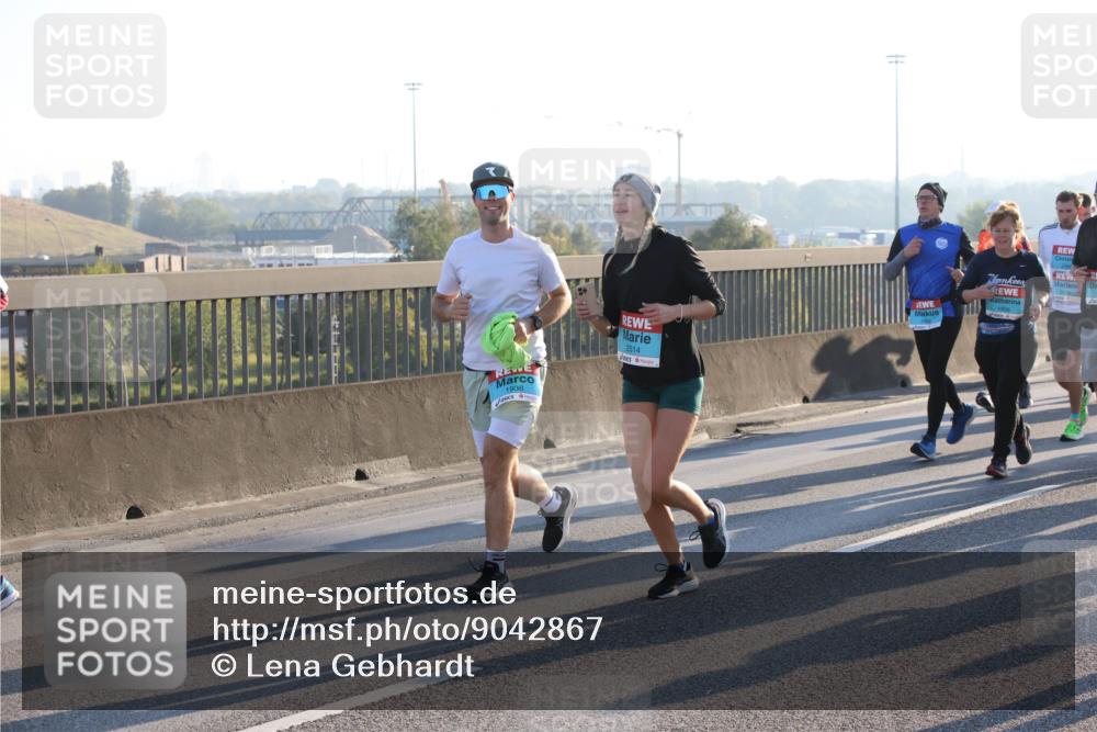 03.10.2025 - Köhlbrandbrückenlauf Lena Gebhardt http://msf.ph/oto/9042867 03.10.2025 09:26:18 Position 1 1938, 2514 meine-sportfotos.de