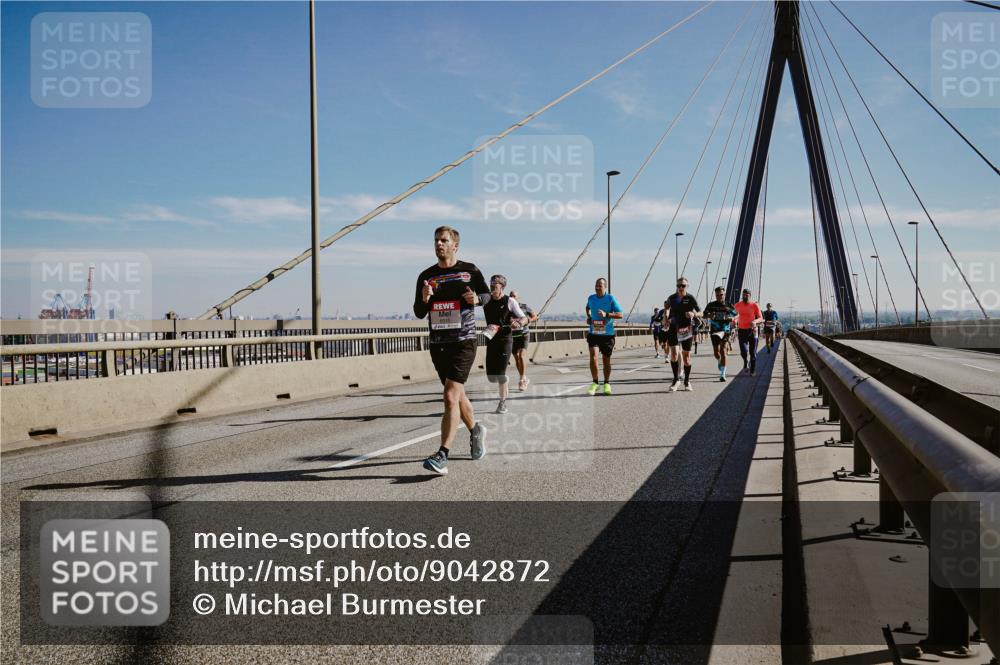 03.10.2025 - Köhlbrandbrückenlauf Michael Burmester http://msf.ph/oto/9042872 03.10.2025 12:24:16 Position 1  meine-sportfotos.de