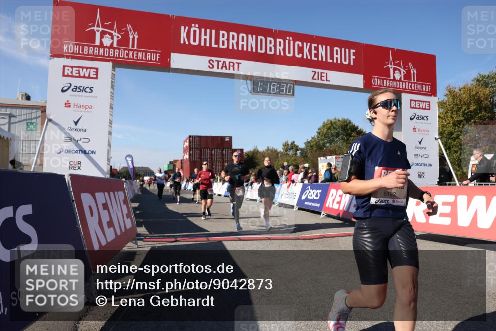 03.10.2025 - Köhlbrandbrückenlauf Lena Gebhardt http://msf.ph/oto/9042873 03.10.2025 13:18:30 Ziel 4154, 4280, 4341, 4560, 4760, 4819, 4826, 4882, 5178, 5192, 5379, 5440, 5722, 5816, 6084, 6700, 6758 meine-sportfotos.de