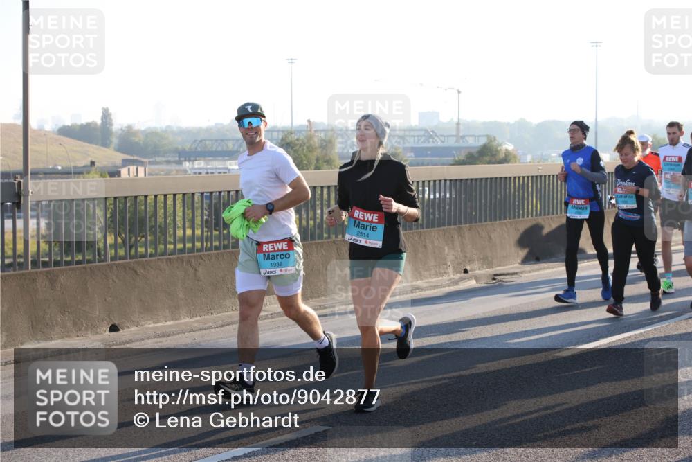 03.10.2025 - Köhlbrandbrückenlauf Lena Gebhardt http://msf.ph/oto/9042877 03.10.2025 09:26:18 Position 1 1938, 2514 meine-sportfotos.de