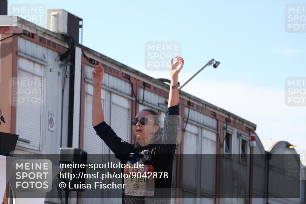 03.10.2025 - Köhlbrandbrückenlauf Luisa Fischer http://msf.ph/oto/9042878 03.10.2025 13:37:22 Ziel 5143, 5190, 5241, 5466, 5554, 5576, 6000, 6521 meine-sportfotos.de