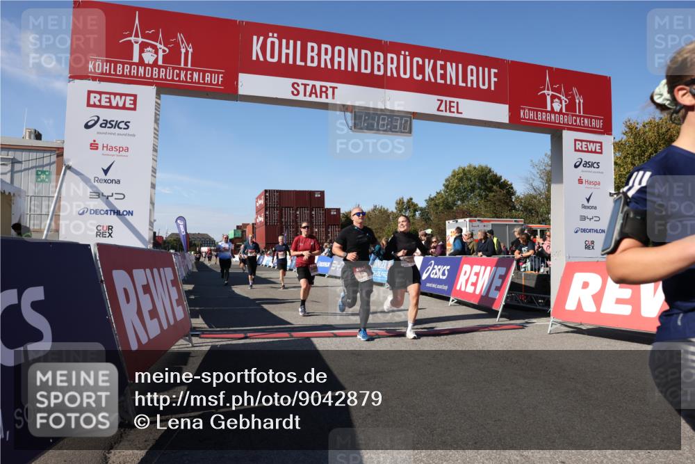 03.10.2025 - Köhlbrandbrückenlauf Lena Gebhardt http://msf.ph/oto/9042879 03.10.2025 13:18:30 Ziel 4154, 4280, 4341, 4560, 4760, 4819, 4826, 4882, 5178, 5192, 5379, 5440, 5722, 5816, 6084, 6700, 6758 meine-sportfotos.de