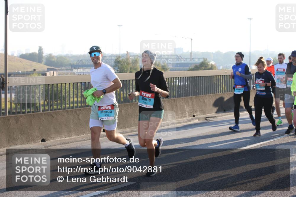 03.10.2025 - Köhlbrandbrückenlauf Lena Gebhardt http://msf.ph/oto/9042881 03.10.2025 09:26:18 Position 1 1938, 2514 meine-sportfotos.de