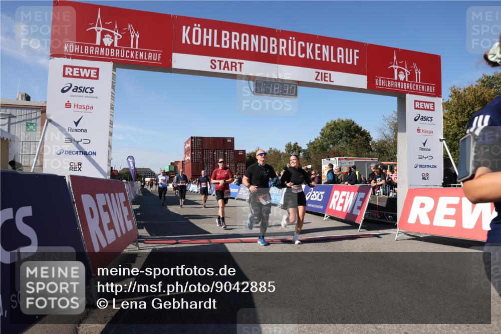 03.10.2025 - Köhlbrandbrückenlauf Lena Gebhardt http://msf.ph/oto/9042885 03.10.2025 13:18:30 Ziel 4154, 4280, 4341, 4560, 4760, 4819, 4826, 4882, 5178, 5192, 5379, 5440, 5722, 5816, 6084, 6700, 6758 meine-sportfotos.de