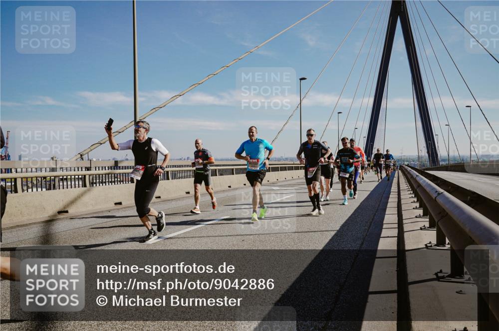 03.10.2025 - Köhlbrandbrückenlauf Michael Burmester http://msf.ph/oto/9042886 03.10.2025 12:24:17 Position 1  meine-sportfotos.de