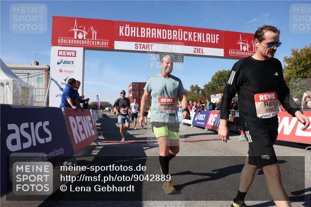 03.10.2025 - Köhlbrandbrückenlauf Lena Gebhardt http://msf.ph/oto/9042889 03.10.2025 12:59:17 Ziel 4108, 4164, 4226, 4371, 4441, 4940, 5967, 6036, 6154, 6390, 6391, 6478, 6484, 6493, 6609 meine-sportfotos.de