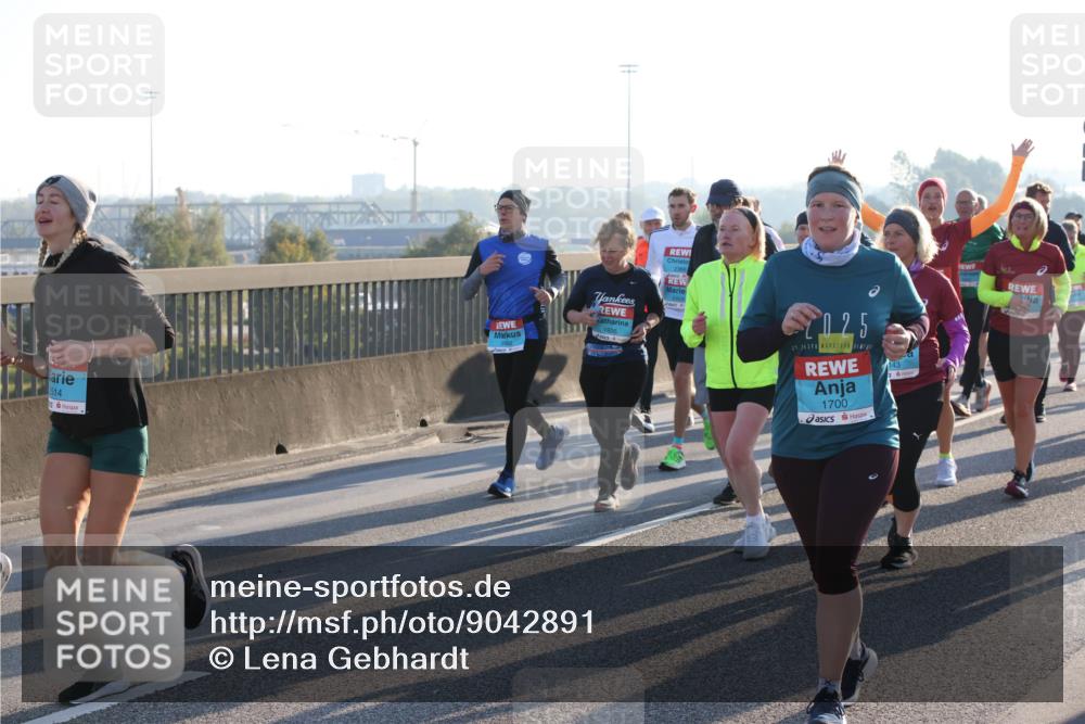 03.10.2025 - Köhlbrandbrückenlauf Lena Gebhardt http://msf.ph/oto/9042891 03.10.2025 09:26:19 Position 1 514, 025, 1700 meine-sportfotos.de