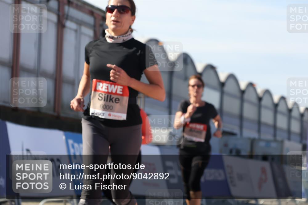03.10.2025 - Köhlbrandbrückenlauf Luisa Fischer http://msf.ph/oto/9042892 03.10.2025 13:37:23 Ziel 5143, 5190, 5241, 5466, 5554, 5576, 6000, 6521 meine-sportfotos.de