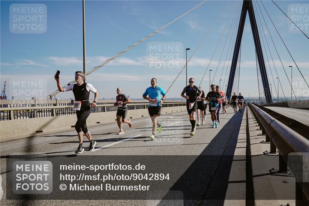 03.10.2025 - Köhlbrandbrückenlauf Michael Burmester http://msf.ph/oto/9042894 03.10.2025 12:24:17 Position 1  meine-sportfotos.de