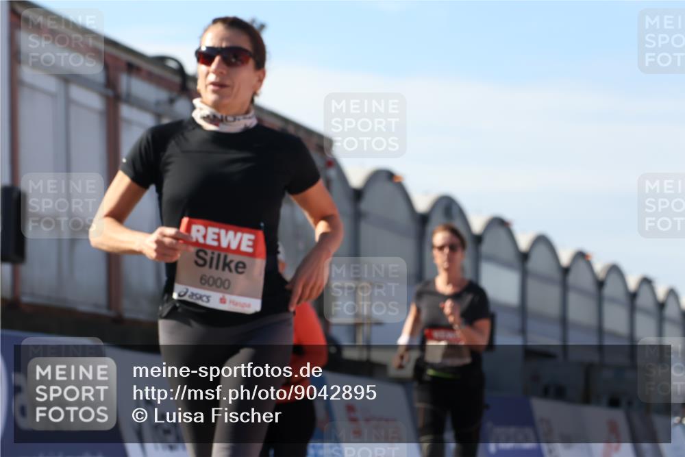 03.10.2025 - Köhlbrandbrückenlauf Luisa Fischer http://msf.ph/oto/9042895 03.10.2025 13:37:24 Ziel 5143, 5190, 5241, 5554, 5576, 6000 meine-sportfotos.de