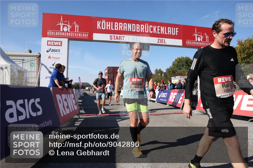 03.10.2025 - Köhlbrandbrückenlauf Lena Gebhardt http://msf.ph/oto/9042896 03.10.2025 12:59:17 Ziel 4108, 4164, 4226, 4371, 4441, 4940, 5967, 6036, 6154, 6390, 6391, 6478, 6484, 6493, 6609 meine-sportfotos.de