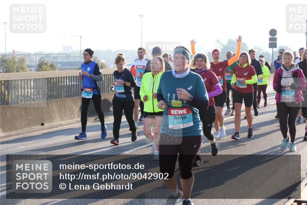 03.10.2025 - Köhlbrandbrückenlauf Lena Gebhardt http://msf.ph/oto/9042902 03.10.2025 09:26:19 Position 1 1926, 20, 1700, 2174, 3, 2058 meine-sportfotos.de