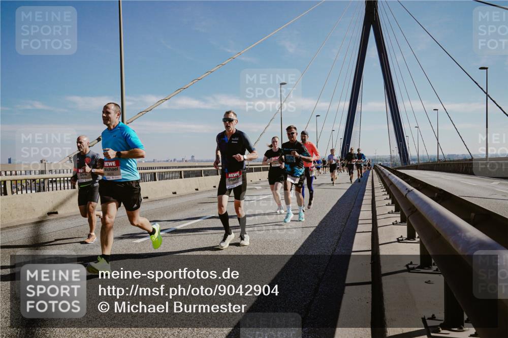 03.10.2025 - Köhlbrandbrückenlauf Michael Burmester http://msf.ph/oto/9042904 03.10.2025 12:24:18 Position 1  meine-sportfotos.de