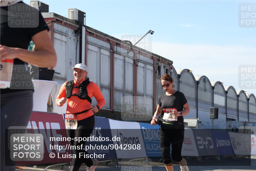 03.10.2025 - Köhlbrandbrückenlauf Luisa Fischer http://msf.ph/oto/9042908 03.10.2025 13:37:25 Ziel 5143, 5190, 5241, 5554, 6000, 6133 meine-sportfotos.de