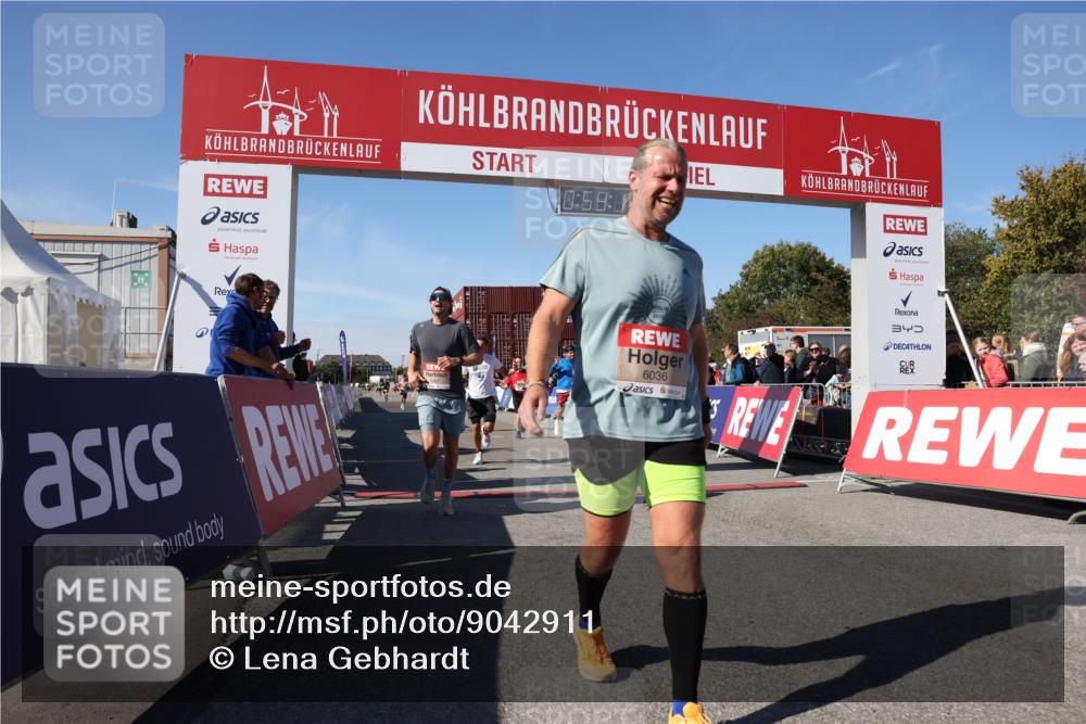 03.10.2025 - Köhlbrandbrückenlauf Lena Gebhardt http://msf.ph/oto/9042911 03.10.2025 12:59:17 Ziel 4108, 4164, 4226, 4371, 4441, 4940, 5967, 6036, 6154, 6390, 6391, 6478, 6484, 6493, 6609 meine-sportfotos.de