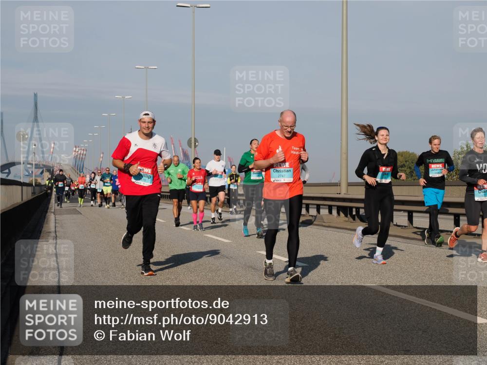 03.10.2025 - Köhlbrandbrückenlauf Fabian Wolf http://msf.ph/oto/9042913 03.10.2025 09:56:12 Position 3 615, 2747, 425, 3156 meine-sportfotos.de