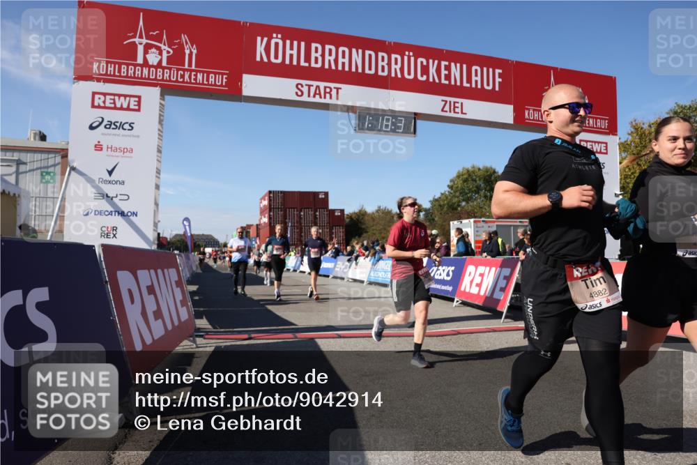 03.10.2025 - Köhlbrandbrückenlauf Lena Gebhardt http://msf.ph/oto/9042914 03.10.2025 13:18:32 Ziel 4154, 4280, 4341, 4560, 4606, 4760, 4796, 4819, 4826, 4882, 5178, 5192, 5440, 5722, 6084, 6700, 6758 meine-sportfotos.de