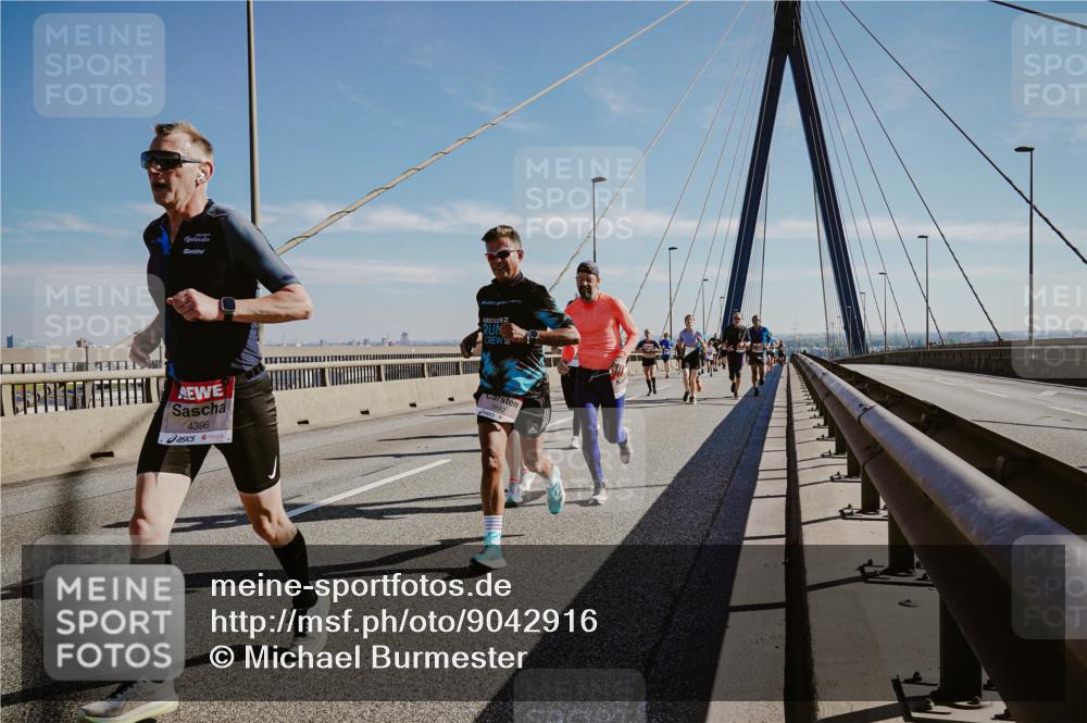 03.10.2025 - Köhlbrandbrückenlauf Michael Burmester http://msf.ph/oto/9042916 03.10.2025 12:24:19 Position 1 4396 meine-sportfotos.de