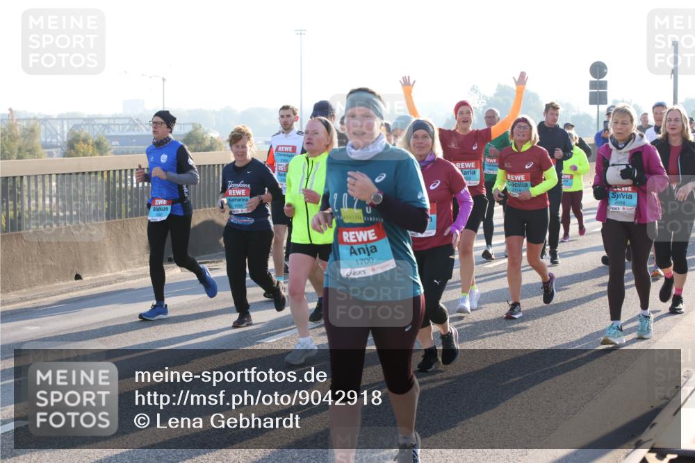 03.10.2025 - Köhlbrandbrückenlauf Lena Gebhardt http://msf.ph/oto/9042918 03.10.2025 09:26:19 Position 1 1926, 245, 1700, 169, 2058 meine-sportfotos.de