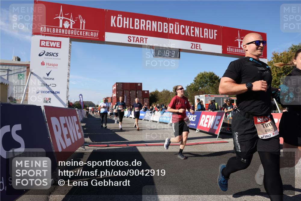 03.10.2025 - Köhlbrandbrückenlauf Lena Gebhardt http://msf.ph/oto/9042919 03.10.2025 13:18:32 Ziel 4154, 4280, 4341, 4560, 4606, 4760, 4796, 4819, 4826, 4882, 5178, 5192, 5440, 5722, 6084, 6700, 6758 meine-sportfotos.de