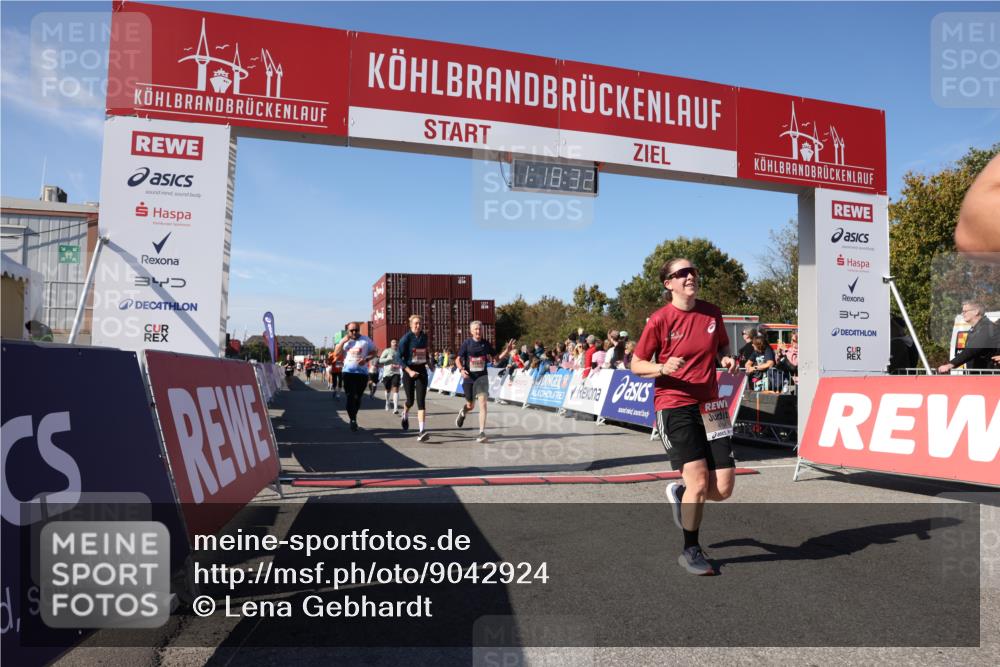 03.10.2025 - Köhlbrandbrückenlauf Lena Gebhardt http://msf.ph/oto/9042924 03.10.2025 13:18:32 Ziel 4154, 4280, 4341, 4560, 4606, 4760, 4796, 4819, 4826, 4882, 5178, 5192, 5440, 5722, 6084, 6700, 6758 meine-sportfotos.de