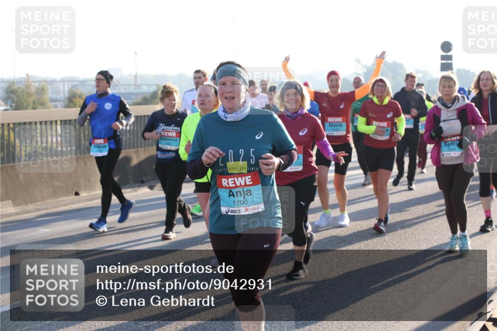 03.10.2025 - Köhlbrandbrückenlauf Lena Gebhardt http://msf.ph/oto/9042931 03.10.2025 09:26:20 Position 1 025, 1700 meine-sportfotos.de