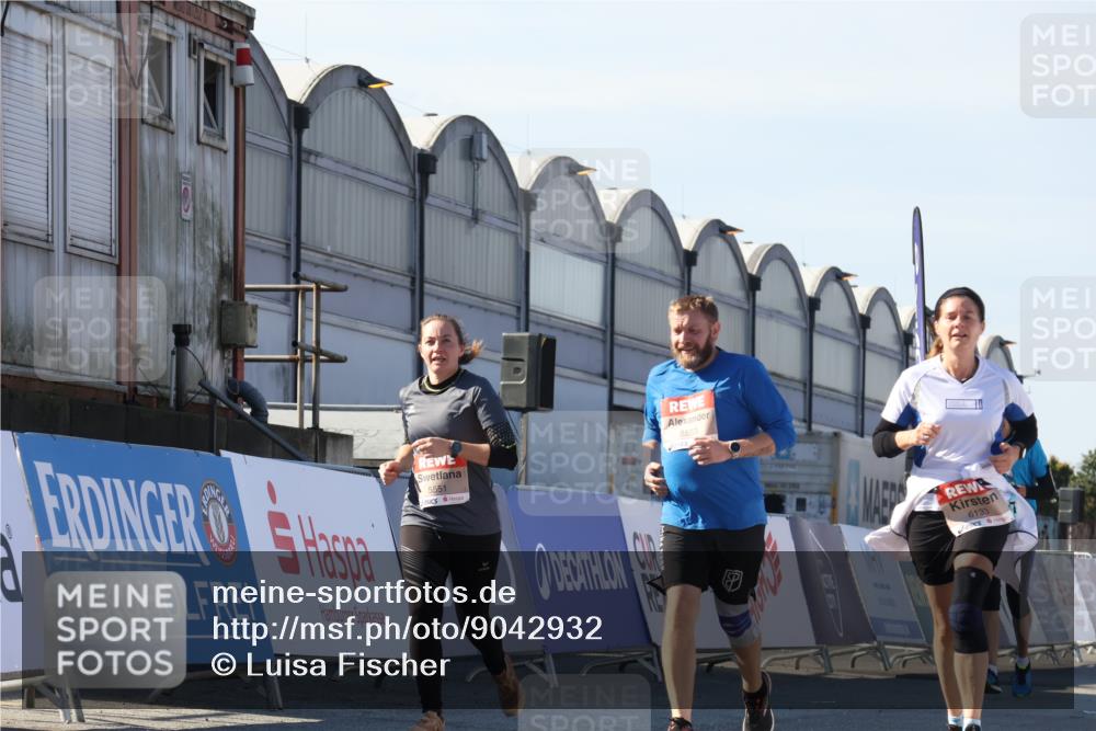 03.10.2025 - Köhlbrandbrückenlauf Luisa Fischer http://msf.ph/oto/9042932 03.10.2025 13:37:28 Ziel 5190, 5241, 5550, 5551, 5554, 6000, 6133 meine-sportfotos.de