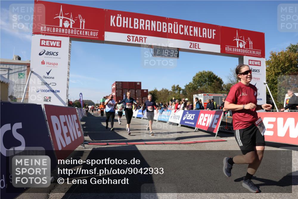 03.10.2025 - Köhlbrandbrückenlauf Lena Gebhardt http://msf.ph/oto/9042933 03.10.2025 13:18:32 Ziel 4154, 4280, 4341, 4560, 4606, 4760, 4796, 4819, 4826, 4882, 5178, 5192, 5440, 5722, 6084, 6700, 6758 meine-sportfotos.de