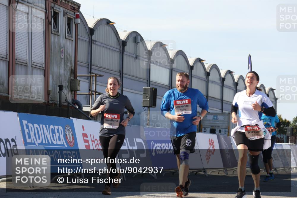 03.10.2025 - Köhlbrandbrückenlauf Luisa Fischer http://msf.ph/oto/9042937 03.10.2025 13:37:28 Ziel 5190, 5241, 5550, 5551, 5554, 6000, 6133 meine-sportfotos.de