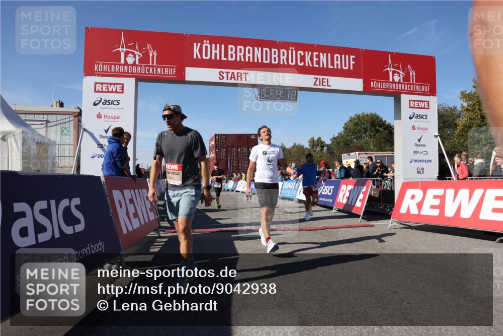 03.10.2025 - Köhlbrandbrückenlauf Lena Gebhardt http://msf.ph/oto/9042938 03.10.2025 12:59:19 Ziel 4108, 4164, 4226, 4371, 4441, 4940, 5967, 6036, 6154, 6390, 6391, 6478, 6484, 6493, 6609 meine-sportfotos.de