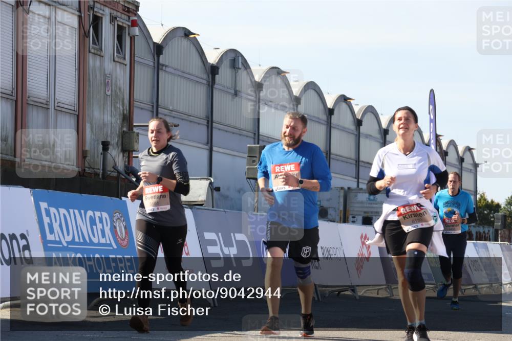 03.10.2025 - Köhlbrandbrückenlauf Luisa Fischer http://msf.ph/oto/9042944 03.10.2025 13:37:29 Ziel 5190, 5241, 5550, 5551, 5554, 6000, 6133 meine-sportfotos.de