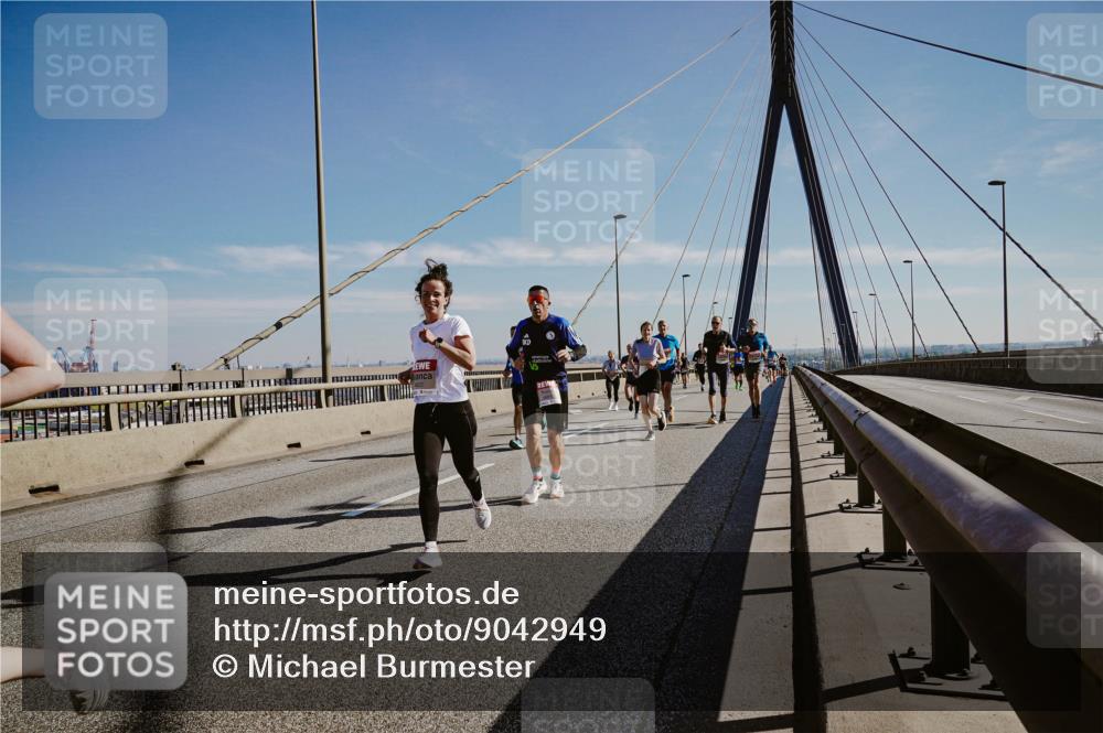 03.10.2025 - Köhlbrandbrückenlauf Michael Burmester http://msf.ph/oto/9042949 03.10.2025 12:24:21 Position 1  meine-sportfotos.de