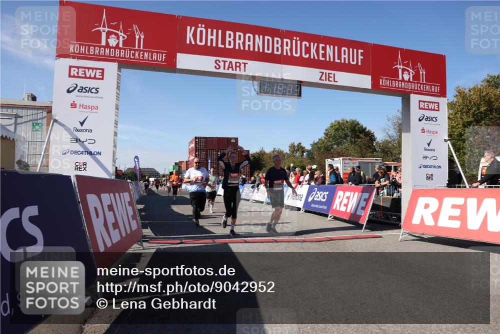 03.10.2025 - Köhlbrandbrückenlauf Lena Gebhardt http://msf.ph/oto/9042952 03.10.2025 13:18:33 Ziel 4154, 4280, 4341, 4560, 4606, 4760, 4796, 4819, 4826, 4882, 5178, 5192, 5722, 6084, 6700, 6758 meine-sportfotos.de