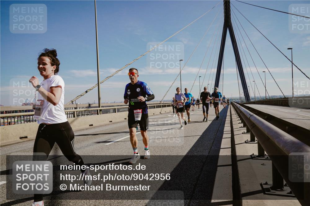 03.10.2025 - Köhlbrandbrückenlauf Michael Burmester http://msf.ph/oto/9042956 03.10.2025 12:24:21 Position 1  meine-sportfotos.de
