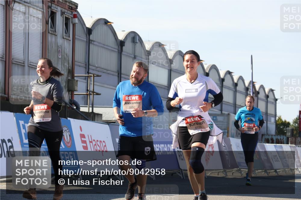 03.10.2025 - Köhlbrandbrückenlauf Luisa Fischer http://msf.ph/oto/9042958 03.10.2025 13:37:29 Ziel 5190, 5241, 5550, 5551, 5554, 6000, 6133 meine-sportfotos.de