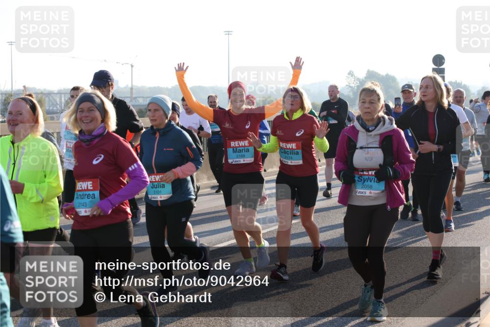 03.10.2025 - Köhlbrandbrückenlauf Lena Gebhardt http://msf.ph/oto/9042964 03.10.2025 09:26:20 Position 1 2368, 245, 2143, 2101, 2169, 21, 2174, 2058 meine-sportfotos.de