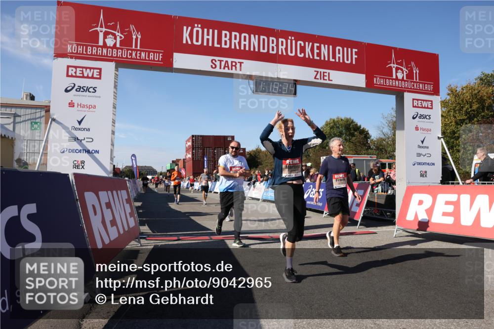 03.10.2025 - Köhlbrandbrückenlauf Lena Gebhardt http://msf.ph/oto/9042965 03.10.2025 13:18:34 Ziel 4154, 4280, 4341, 4560, 4606, 4760, 4796, 4812, 4819, 4826, 4882, 5115, 5178, 5192, 5722, 6084, 6596, 6700, 6758 meine-sportfotos.de