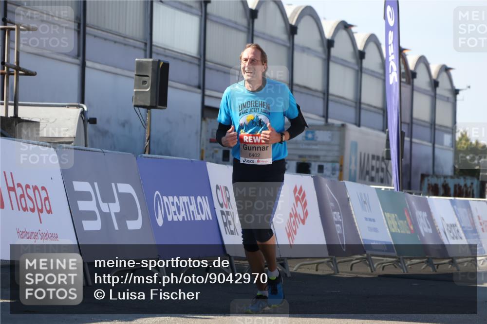 03.10.2025 - Köhlbrandbrückenlauf Luisa Fischer http://msf.ph/oto/9042970 03.10.2025 13:37:32 Ziel 4611, 4863, 5190, 5241, 5550, 5551, 5554, 5756, 6000, 6133, 6402 meine-sportfotos.de