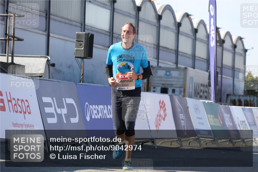 03.10.2025 - Köhlbrandbrückenlauf Luisa Fischer http://msf.ph/oto/9042974 03.10.2025 13:37:32 Ziel 4611, 4863, 5190, 5241, 5550, 5551, 5554, 5756, 6000, 6133, 6402 meine-sportfotos.de