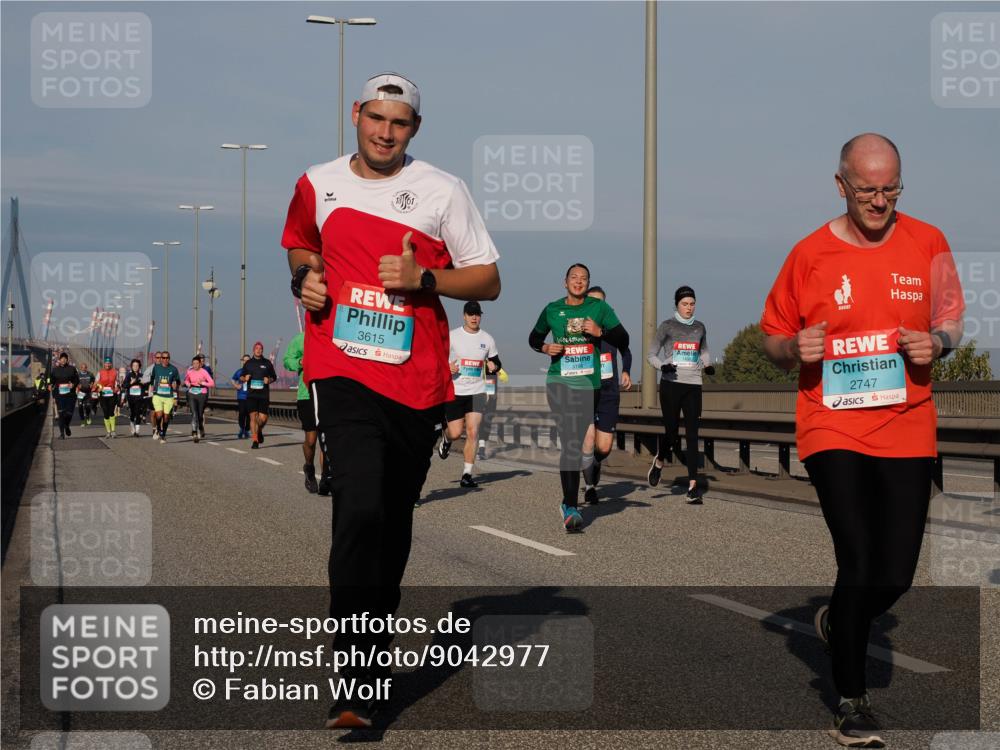 03.10.2025 - Köhlbrandbrückenlauf Fabian Wolf http://msf.ph/oto/9042977 03.10.2025 09:56:14 Position 3 18, 61, 3615, 2747 meine-sportfotos.de