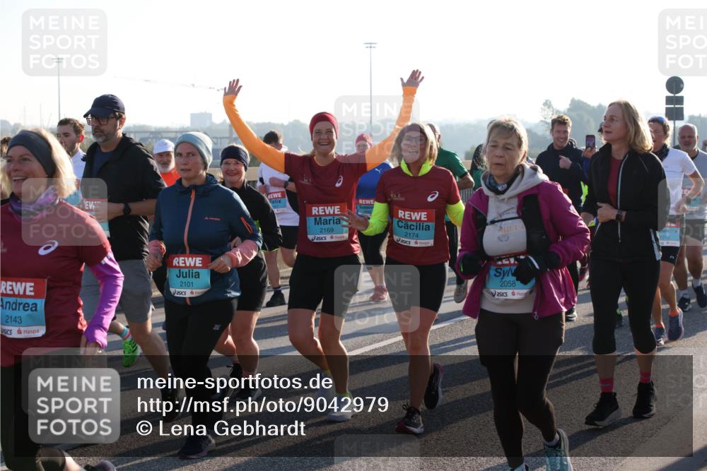 03.10.2025 - Köhlbrandbrückenlauf Lena Gebhardt http://msf.ph/oto/9042979 03.10.2025 09:26:21 Position 1 2143, 2101, 2169, 2174, 2058, 2319 meine-sportfotos.de