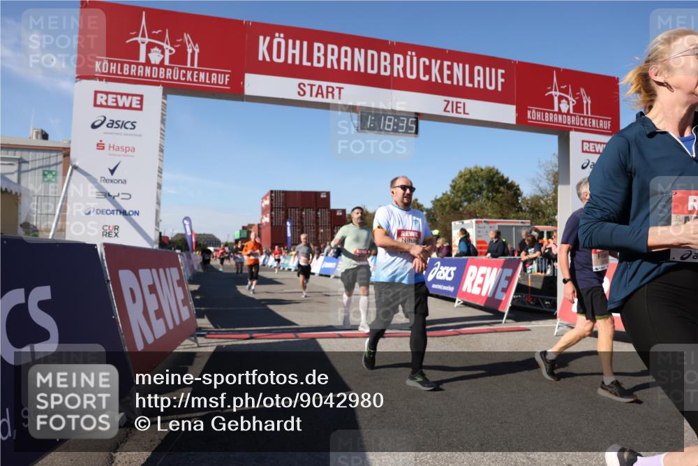 03.10.2025 - Köhlbrandbrückenlauf Lena Gebhardt http://msf.ph/oto/9042980 03.10.2025 13:18:35 Ziel 4154, 4280, 4341, 4560, 4606, 4796, 4812, 4819, 4826, 4882, 5115, 5178, 5192, 5722, 6084, 6596, 6700, 6758 meine-sportfotos.de