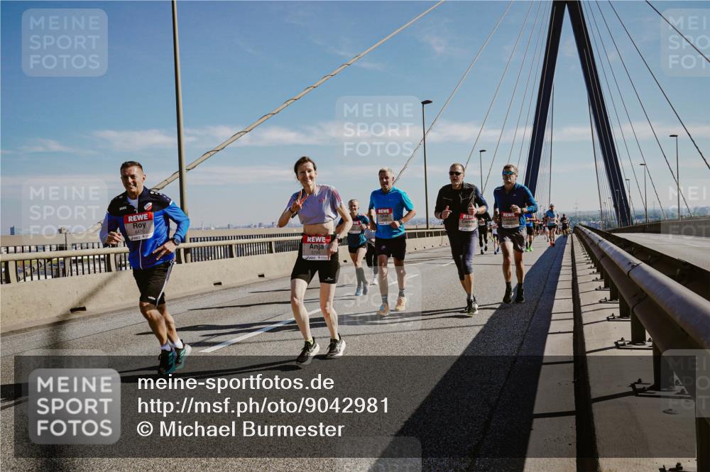 03.10.2025 - Köhlbrandbrückenlauf Michael Burmester http://msf.ph/oto/9042981 03.10.2025 12:24:22 Position 1 6470, 5798 meine-sportfotos.de