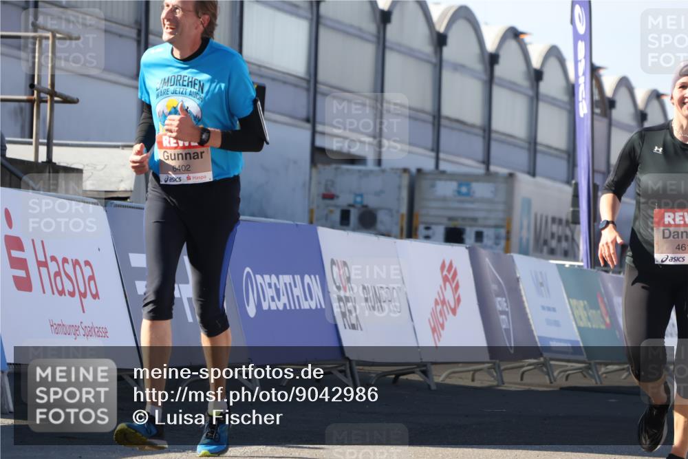 03.10.2025 - Köhlbrandbrückenlauf Luisa Fischer http://msf.ph/oto/9042986 03.10.2025 13:37:33 Ziel 4611, 4863, 5190, 5241, 5550, 5551, 5554, 5756, 6000, 6133, 6402 meine-sportfotos.de