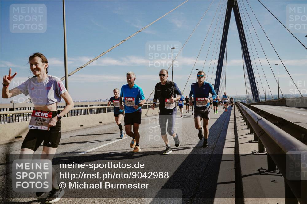 03.10.2025 - Köhlbrandbrückenlauf Michael Burmester http://msf.ph/oto/9042988 03.10.2025 12:24:23 Position 1 5798 meine-sportfotos.de
