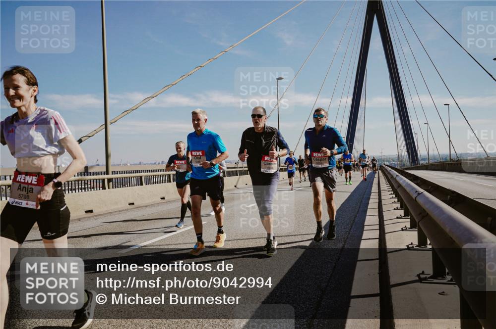 03.10.2025 - Köhlbrandbrückenlauf Michael Burmester http://msf.ph/oto/9042994 03.10.2025 12:24:23 Position 1 5798, 4444 meine-sportfotos.de